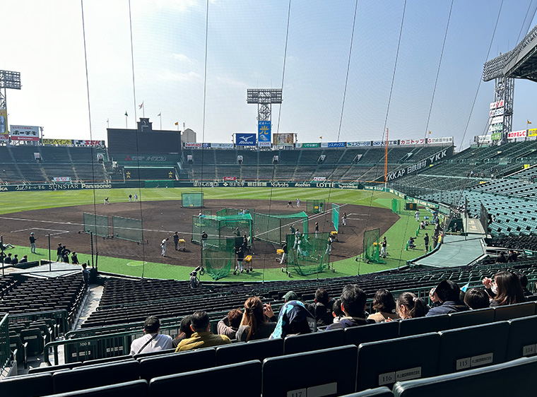 阪神 大き 甲子園チケット 土曜日デーゲーム 良席 通路側から2席